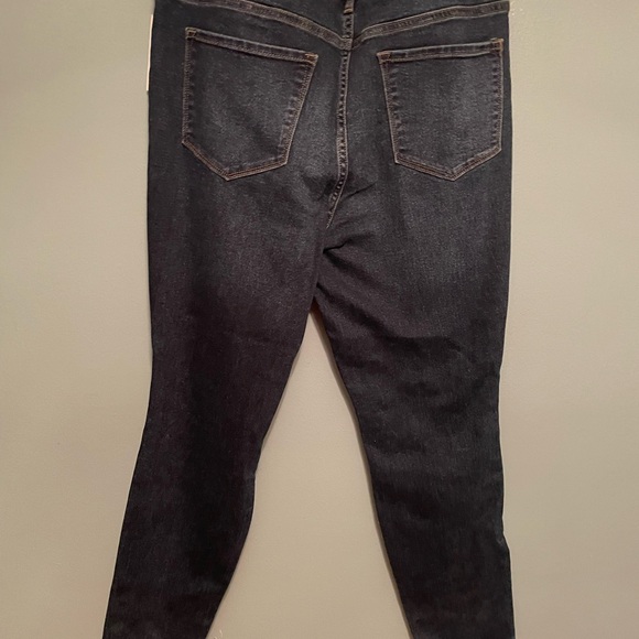 Old Navy Women's Distressed Skinny Jeans - Picture 3 of 3